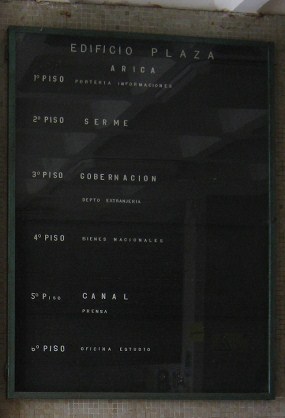 Casa Col�n, entrada con el aviso de
                                los pisos