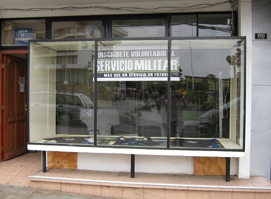Propaganda para el servicio militar,
                        calle 7 de Junio no. 190