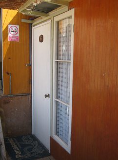 Die
                          T�re des Zimmers Nr. 6