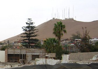 Sicht auf die Antennen- und Sendeanlagen
                          auf dem Schnauzenberg (Morroberg) mit Nebel,
                          Nahaufnahme
