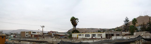 Vista del balc�n del hostal Yungay con
                          Arica con neblina el 24 de abril 2010