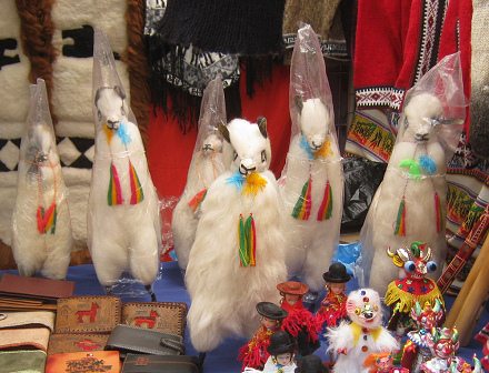 Weisse Lamas als
Plüschtier, Nahaufnahme Weisse Lamas als Plüschtier,
Nahaufnahme