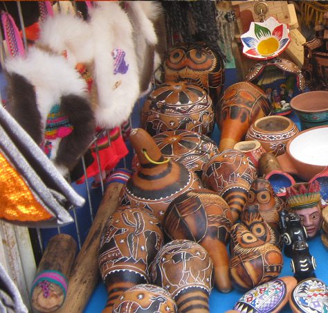 Kunsthandwerkliche
Baumkürbisse, Nahaufnahme Kunsthandwerkliche Baumkürbisse,
Nahaufnahme