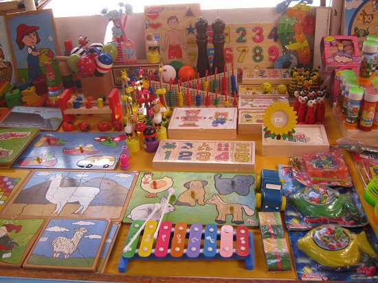 Glockenspiel und Puzzles aus Holz Glockenspiel und Puzzles aus Holz