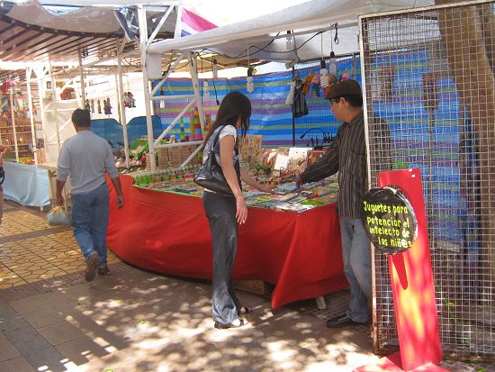 Spielzeuge, die die Intelligenz
der Kinder fördern Spielzeuge, die die Intelligenz der Kinder
fördern