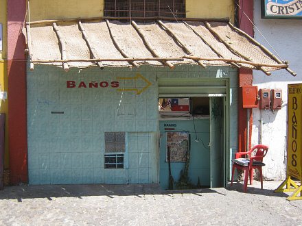 WC-Häuschen an der Thomson-Passage WC-Häuschen an der Thomson-Passage