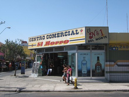 Maipu-Strasse ("calle Maip�),
                            Einkaufszentrum "zum Morro"
                            ("El Morro")