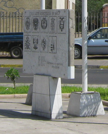 La plazoleta de los c�nsules, la placa,
                      primer plano