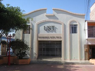 Die Universität
Sankt-Thomas ("Santo Tomas") Die Universität Sankt-Thomas ("Santo
Tomas")