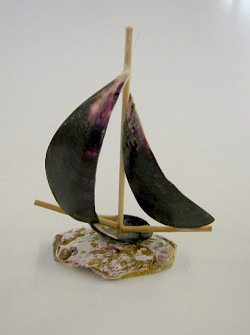 Artesan�a de conchas del mar, barco 02
