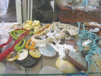 Artesan�a de caracoles y de caracoles del
                        mar, collares 02