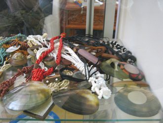 Artesan�a de caracoles y de caracoles del
                        mar, collares 04