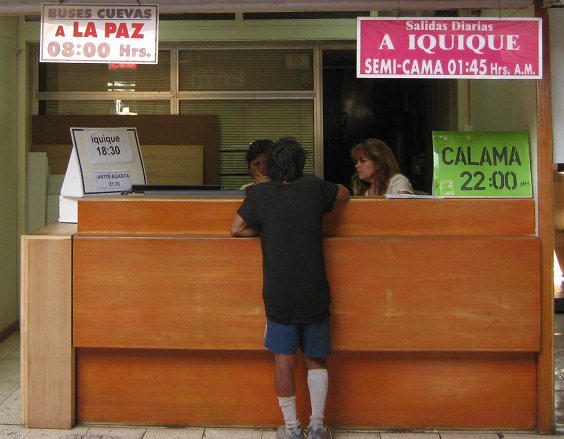 Schalter der Firma Cuevas und Gonzales,
                        Nahaufnahme