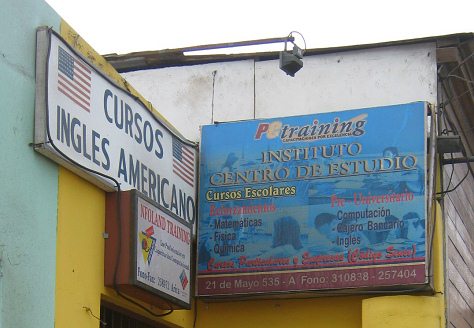 Strasse des 21. Mai, die Tafeln des
                          Schulungszentrums