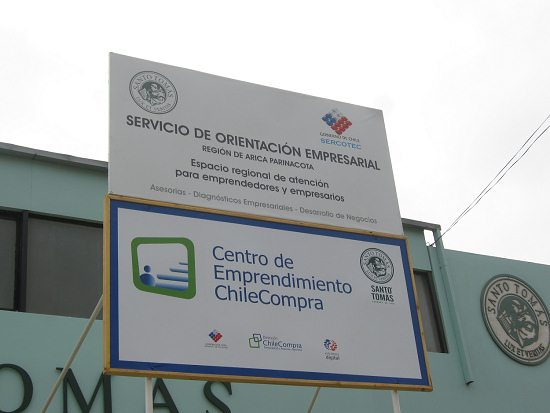 18.-September-Allee, das Handelszentrum
                          St. Thomas ("Santo Tomas"), die
                          Tafel