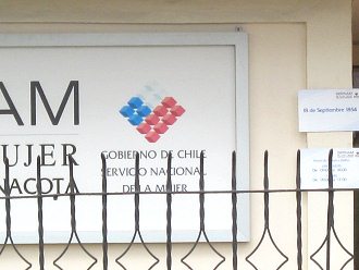 18.-September-Allee, der nationale
                        Frauendienst SERNAM, das Logo mit den
                        �ffnungszeiten