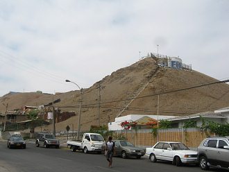 Calle 21 de Mayo, el mirador cerro "La
                        Cruz"