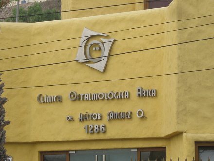 Avenida 18 de Septiembre, cl�nica de
                          oftalmolog�a, la placa