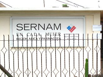 Avenida 18 de Septiembre, el servicio
                          nacional de la mujer SERNAM, la placa