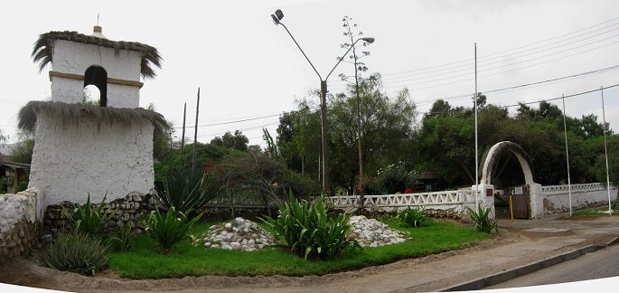 Kunsthandwerkerdorf von Arica,
Kapellenturm mit dem Eingang Kunsthandwerkerdorf von Arica,
Kapellenturm mit dem Eingang