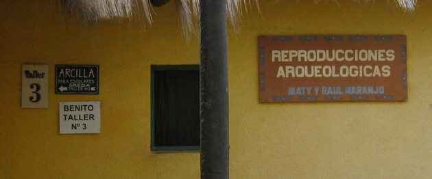 Kunsthandwerkerdorf von Arica, Haus
                              f�r Kopien arch�ologischer Kunstsch�tze,
                              die Tafeln