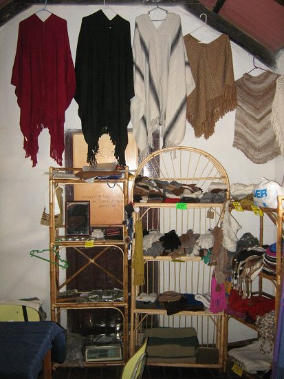 Werkst�tte Nr. 4
                              (Alpaca-Wollweberei), Handschuhe und
                              Kappen aus Alpaca-Wolle