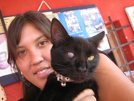 Die
                            Keramikwerkstatt: die Frau mit der Katze