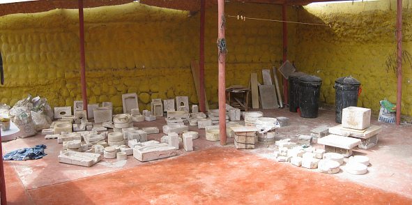 Keramikwerkstatt: Das Depot mit den
                            Keramikformen