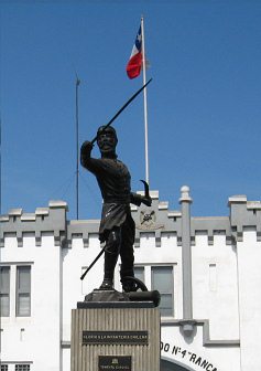 Velasquezallee, das Denkmal mit
                                    dem Oberstleutnant Juan Jos� San
                                    Mart�n, Sicht von vorn, Nahaufnahme