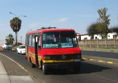 Chile-Allee, der Bus der Linie
                                  12, Nahaufnahme