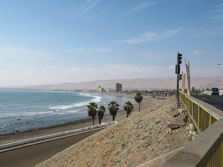 Sicht von der Br�cke �ber die
                            Eisenbahnlinie in Richtung Chinchorrostrand