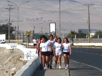 Sportliche M�dchen beim Jogging
                                  auf der Porcel-Allee