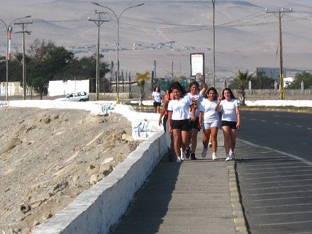 Sportliche M�dchen beim Jogging auf der
                            Beretta-Porcel-Allee
