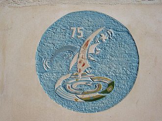 El monumento ol�mpico, logotipo con
                            gaviotas y el n�mero 75