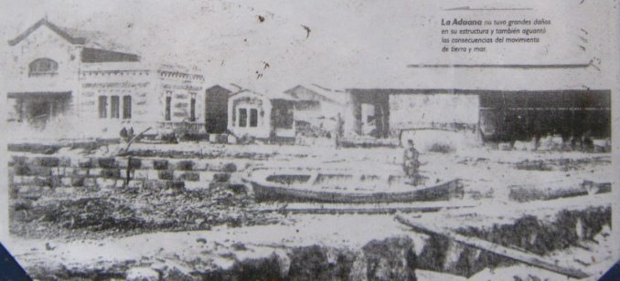 Art�culo 22, foto 02: la aduana de
                            Arica despu�s del maremoto del 9 de mayo
                            1877