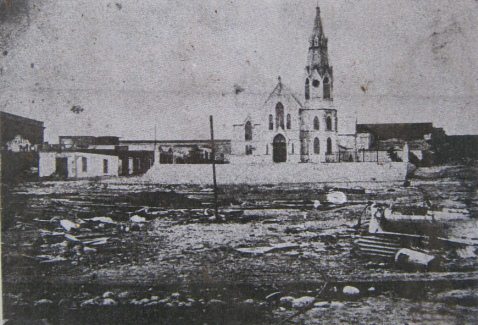 Art�culo 23, foto de la iglesia San
                            Marcos de Arica despu�s del maremoto del 9
                            de mayo de 1877