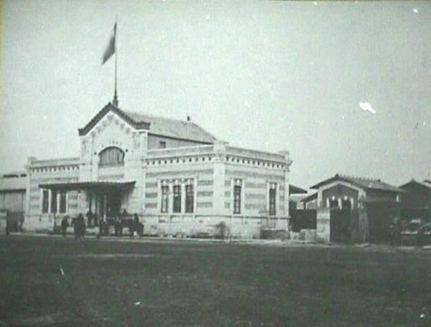 La
                          nueva aduana, edificio construido seg�n el
                          proyecto del arquitecto franc�s Gustave
                          Eiffel, foto de los a�os 1880s