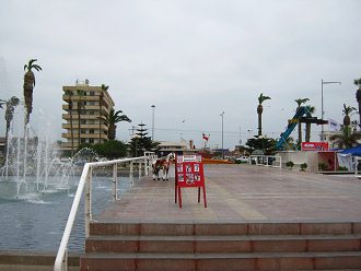 Mackennaplatz, der grosse
                                Springbrunnen 03