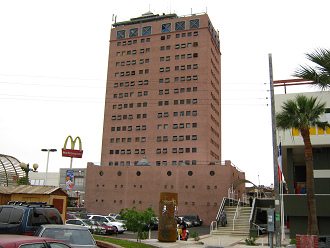 Der Gesch�ftsturm (torre Empressarial)