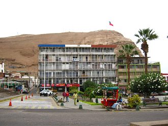 Plaza Col�n con la casa Col�n de
                                  la gobernaci�n de Arica ("cin�
                                  Col�n")