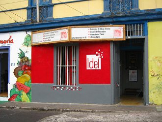 Sotomayorstrasse Nr. 195 in Arica, der
                          Eingang des B�ros "Inei", wo grosse
                          Pl�ne gedruckt werden