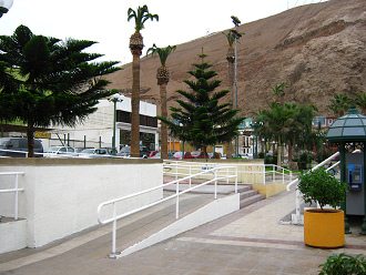 Plaza Mackenna, rampas