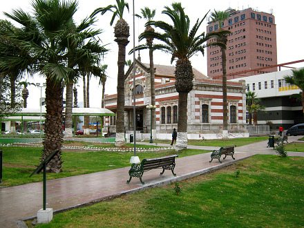 Plaza Baquedano, la ex aduana de
                                  Gustave Eiffel