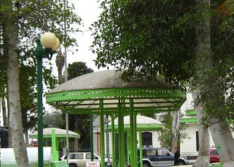 Plaza Baquedano, techos de
                                  Eiffel, primer plano
