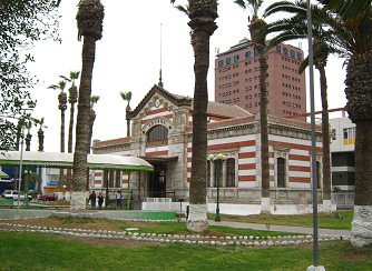 Plaza Baquedano, la ex aduana de Eiffel
