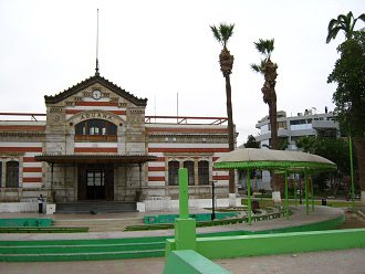 Plaza Baquedano, la ex aduana con
                                  un amfiteatro 02
