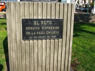 Arbeiterplatz, das Denkmal
                                  "Fix und fertig" ("El
                                  Roto"), die Tafel