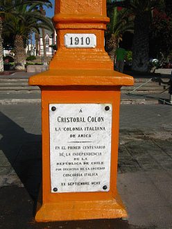 Kolumbusplatz, das
                                  Kolumbusdenkmal, die Tafel