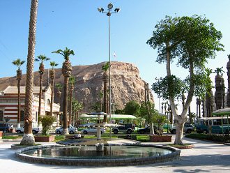 Der Zugplatz mit dem
                                  Schnauzenberg (cerro Morro)