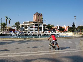 Plaza Mackenna, ciclistas 01